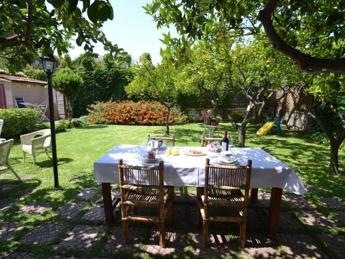 Casa Unifamiliar Con Jard N Privado Villa Agnone Bagni Exteriör bild