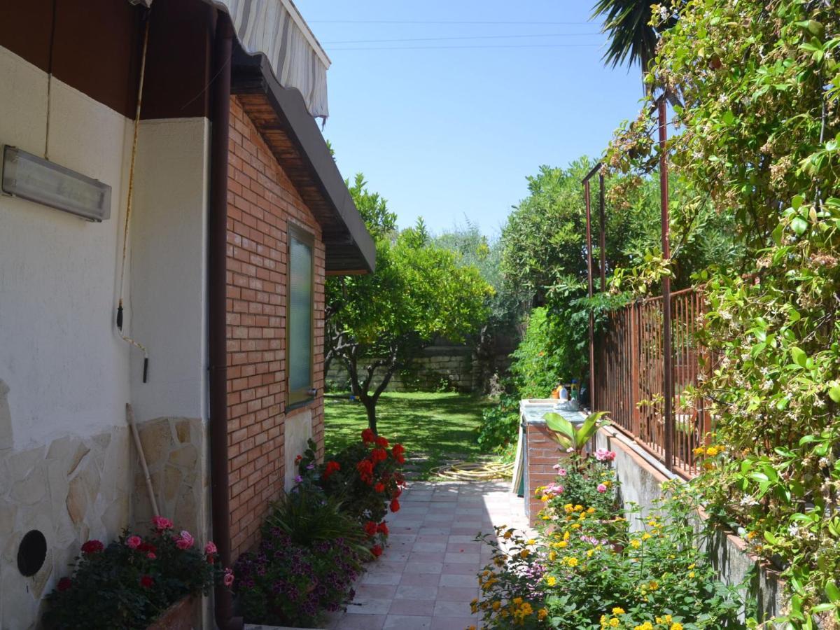 Casa Unifamiliar Con Jard N Privado Villa Agnone Bagni Exteriör bild